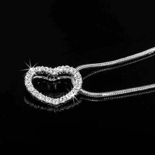 Collar de Corazón en Plata de Ley 925 con Cristales SWAROVSKI® – Un Regalo de Brillo Eterno